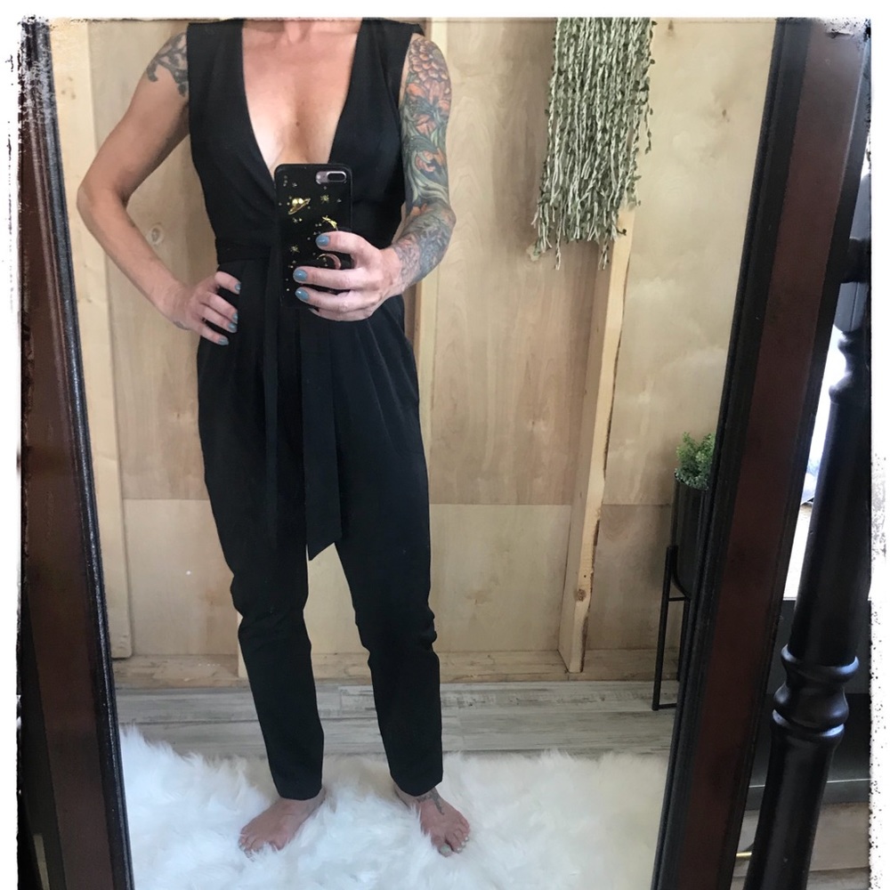 STUNNING JUMPSUIT